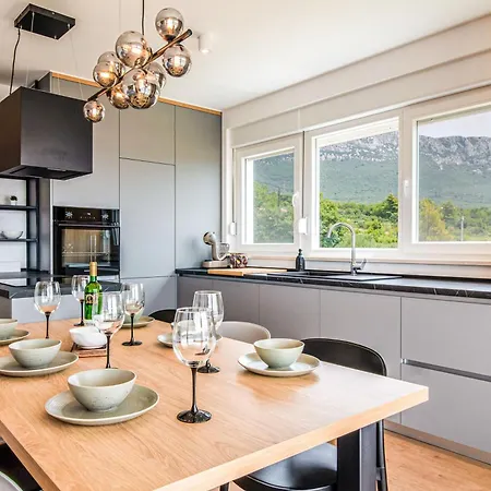 Olea Mit Pool In Kastel Sucurac, Dalmatien Holiday home Kastela
