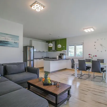 Holiday home Olea Mit Pool In Kastel Sucurac, Dalmatien