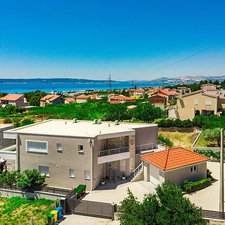 Olea Mit Pool In Kastel Sucurac, Dalmatien *