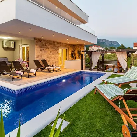 Olea Mit Pool In Kastel Sucurac, Dalmatien Kastela