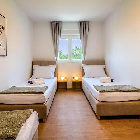 Olea Mit Pool In Kastel Sucurac, Dalmatien Holiday home