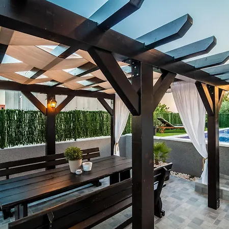 Holiday home Olea Mit Pool In Kastel Sucurac, Dalmatien Kastela