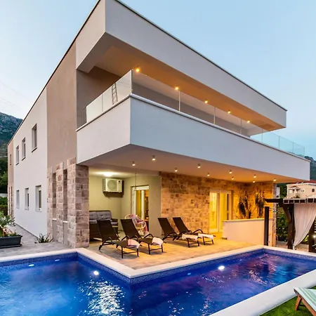 Olea Mit Pool In Kastel Sucurac, Dalmatien Holiday home