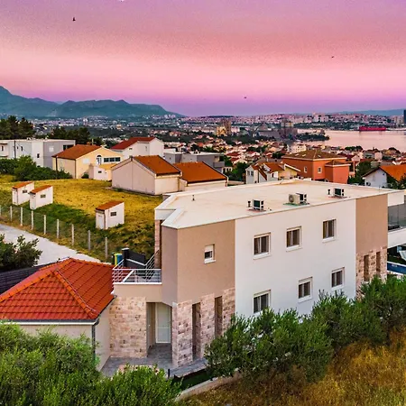 Holiday home Olea Mit Pool In Kastel Sucurac, Dalmatien Kastela